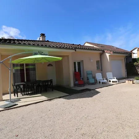 Gite Au Bord Du Lac De Saint-etienne Cantales Avec Piscine, Jardin Clos Et Acces Activites Nautiques. - Fr-1-742-255 Holiday home *