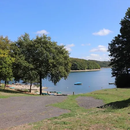 Gite Au Bord Du Lac De Saint-etienne Cantales Avec Piscine, Jardin Clos Et Acces Activites Nautiques. - Fr-1-742-255 Holiday home Saint-Gerons
