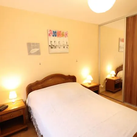 Gite Au Bord Du Lac De Saint-etienne Cantales Avec Piscine, Jardin Clos Et Acces Activites Nautiques. - Fr-1-742-255 Saint-Gerons